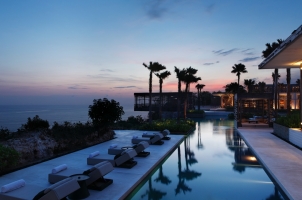 Alila Villas Uluwatu - panorama sunset cabana
