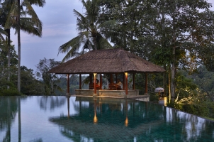 Amandari - Pool at night