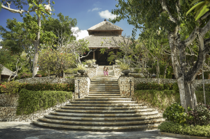 bali-at-jimbaran-bay-bawa-tours-travel-Lobby-entrance-BAL_1126