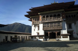 Amankora Gangtey - Dzong