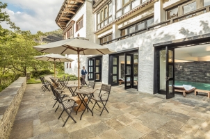COMO Uma Paro - Lounge Outside Swimming Pool