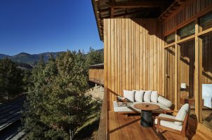 bhutan-six-senses-bumthang-bawa-tours-travel-Suite_balcony
