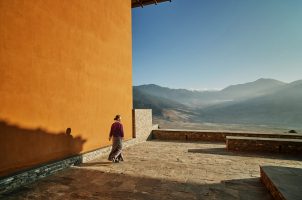 bhutan-six-senses-gangtey-bawa-tours-travel-Arrival-Courtyard-with-Host