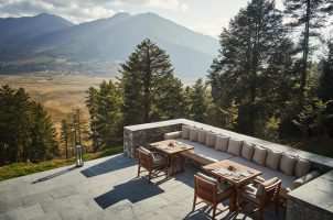 bhutan-six-senses-gangtey-bawa-tours-travel-Restaurant_Baa_Zam_terrace