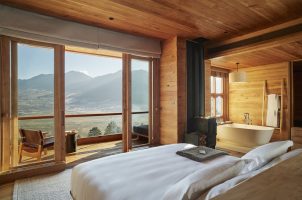 bhutan-six-senses-gangtey-bawa-tours-travel-Suite_bedroom