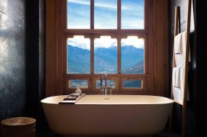 bhutan-six-senses-paro-bawa-tours-travel-Lodge-Suite-bathroom-at-Paro2