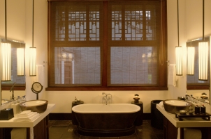 Aman Summer Palace - Deluxe Suite Bathroom