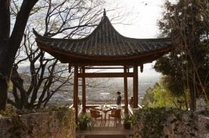 Amandayan - Outdoor pavilion with Old Town views
