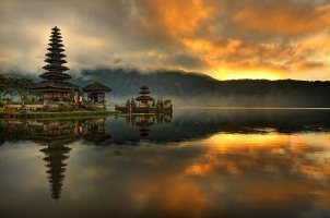 Bali - Ulun danu Water temple at Bratan lake
