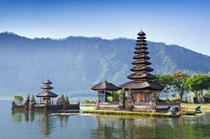 Indonesia - Ulun Danu temple Beratan Lake Bali
