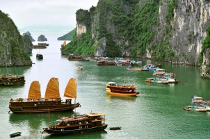 Vietnam - Boats Halong Bay