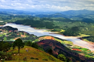 Vietnam - Dalat river Langbiang mountain