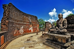 Sri Lanka - Polonnaruwa temple
