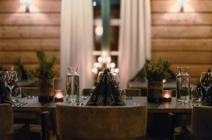 finnland-Reindeer-Manor-bawa-tours-travel-Levi-Reindeer-Manor-Restaurant-Setting