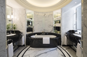 The Peninsula Paris - Bathroom
