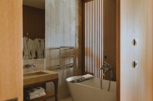 france-royal-champagne-bawa-tours-travel-Junior-Suite-Bathroom