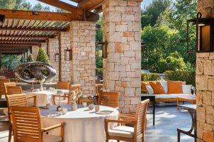 france-terre-blanche-hotel-spa-golf-resort-bawa-tours-travel-Terrasse-Faventia-10