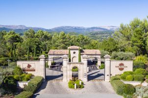 france-terre-blanche-hotel-spa-golf-resort-bawa-tours-travel-Terre-Blanche-Gate