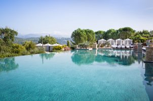 france-terre-blanche-hotel-spa-golf-resort-bawa-tours-travel-Terre-Blanche-Infinity-Pool