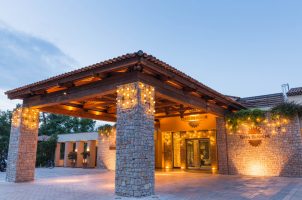 france-terre-blanche-hotel-spa-golf-resort-bawa-tours-travel-Terre-Blanche-parvis-nuit-2