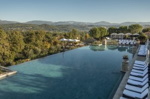 france-terre-blanche-hotel-spa-golf-resort-bawa-tours-travel-Terre-Blanche-piscine
