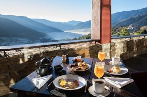 bhutan-gangtey-lodge-bawa-tours-travel-breakfast