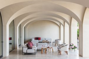 Euphoria Retreat - Outdoor Lobby