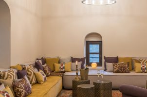 Euphoria Retreat - Library