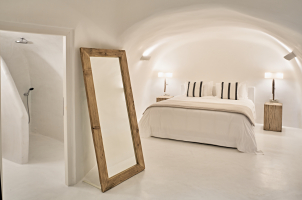 Mystique Santorini - Holistic Villa Bedroom