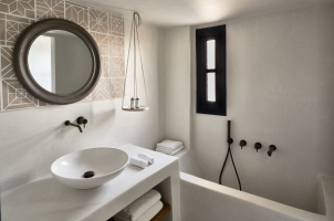 Vedema Santorini - Aegean Bathroom