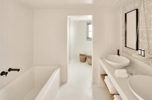 Vedema Santorini - Olympian Villa Bathroom