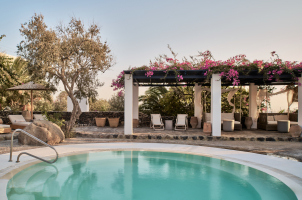 Vedema Santorini - Open Air Jacuzzi