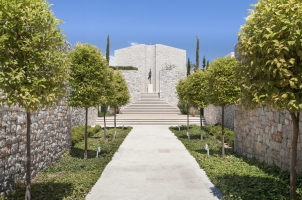 Amanzoe - Main walkway