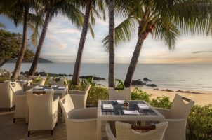thailand-koh-samui-anantara-lawana-bawa-tours-travel-ocean-kiss-outdoor-dining