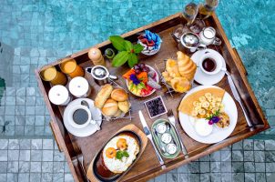 thailand-koh-samui-santiburi-bawa-tours-travel-floating-breakfast
