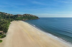 vietnam-banyan-tree-lang-co-bawa-tours-travel-beach