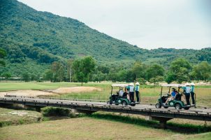 vietnam-banyan-tree-lang-co-bawa-tours-travel-laguna-golf-Llang-co-buggy