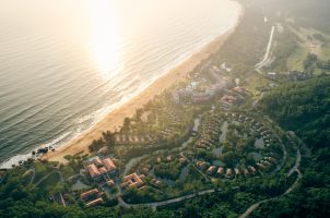 vietnam-banyan-tree-lang-co-bawa-tours-travel-laguna-golf-lang-co-overview