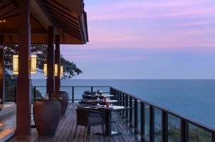vietnam-banyan-tree-lang-co-bawa-tours-travel-saffron-restaurant-terrace
