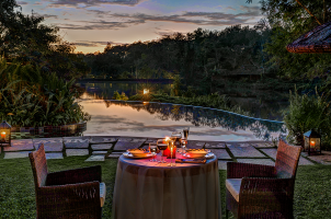 india-the-evolve-back-coorg-bawa-tours-travel-MoonlightForTwo-infinityPoolDining