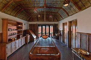 india-the-evolve-back-kuruba-safari-lodge-bawa-tours-travel-Vaidyashala-Treatment-Room