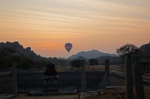 india-the-evolve-back-kamalapura-palace-bawa-tours-travel-Hot-Air-Balloon-4