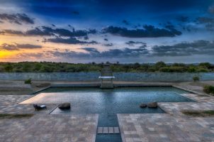 india-the-evolve-back-kamalapura-palace-bawa-tours-travel-Infinity-Pool