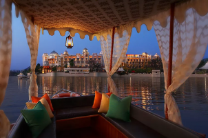 india-leela-palace-udaipur-bawa-tours-travel-Boat-Arrival