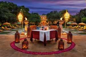 india-the-oberoi-rajvilas-Jaipur-bawa-tours-travel-pool-side-dining-1