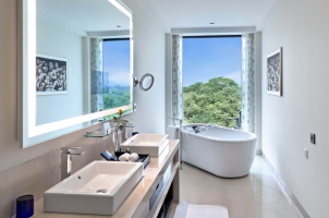 The Oberoi New Delhi - premier club bathroom
