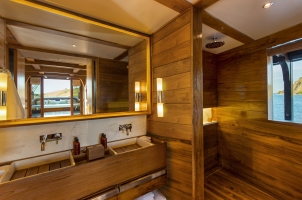 Indonesia Amandira - Cabin bathroom