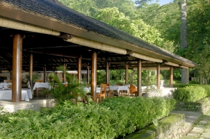 Amanwana - Dining Room