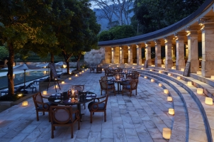 Amanjiwo - Pool club bistro dinner