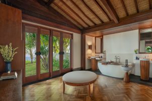 The-Sira-Bawa-Tours-Travel-Three-Bedroom-Beach-House-Second-Master-Bathroom
